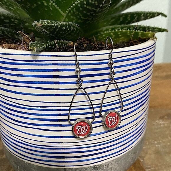 🌴MLB Washington Nationals Curly W Dangle Earrings - Picture 5 of 9
